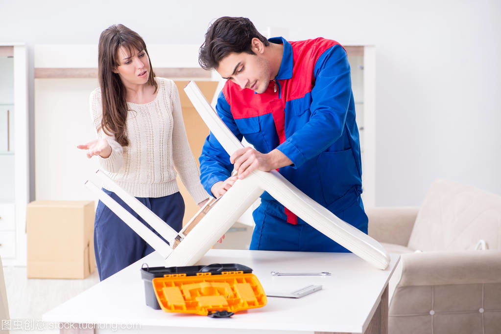 家庭监工 女性视角下的家具安装与维修监督艺术